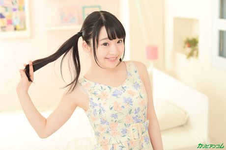 アジアの女の子、姫川優奈は膣ファックの後に中出しされる