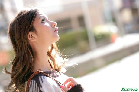 Amateur cutie Ami strips and masturbates with a dildo on the sofa