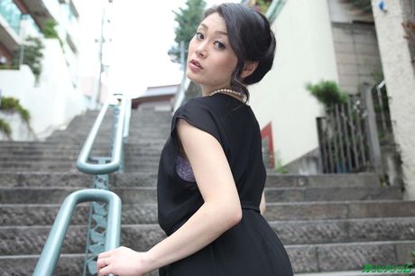 亞洲女孩 Kyoko Nakajima 被鄰居舔陰和乾