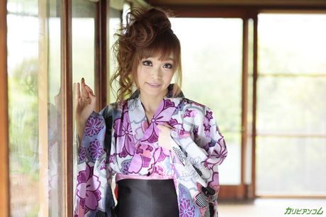 Asian girl Mikuru Shina displays her amazing juggs and gets a creampie after sex