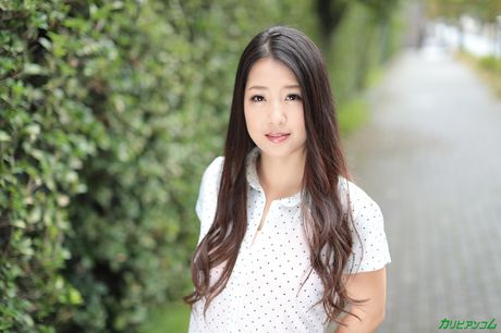 アジア美人の鈴木さとみが白人男にマンコを舐められチンポを犯される