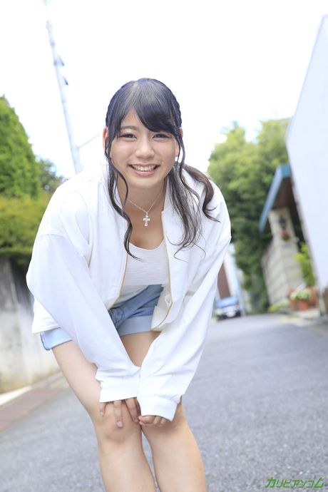 亞洲寶貝 Makoto Shiraishi 在性交後被內射