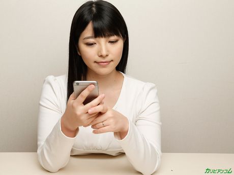 アジアの美女、上原亜衣がマフを舐められ、マンコにチンポを突っ込まれる