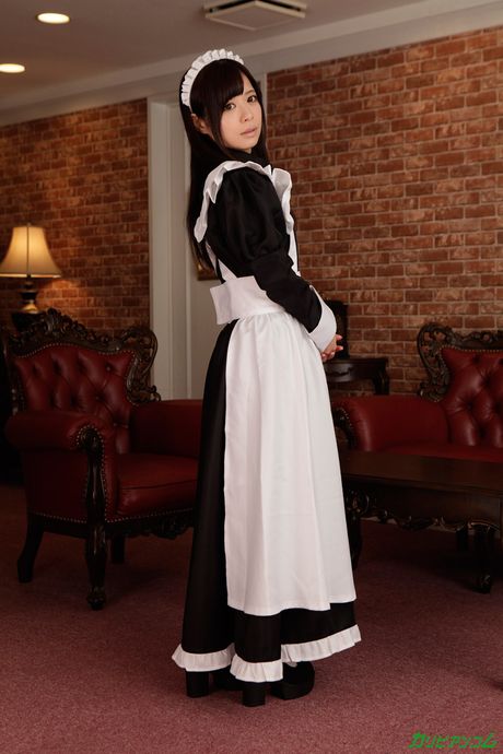 Asiatisk stuepige Kurumi Chino får sin fisse vædret af sin chef