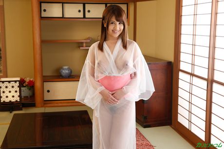 Mature Asian Rina Misuzu gets her pussy filled by a masseuse