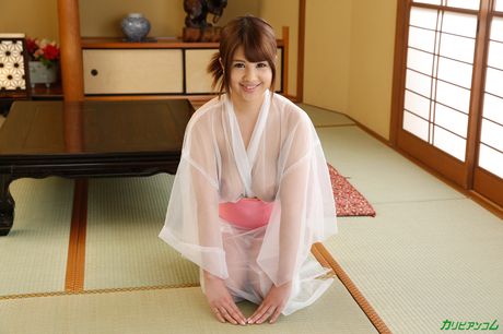 Mature Asian Rina Misuzu gets her pussy filled by a masseuse