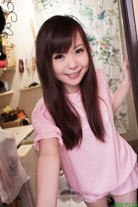 アジアの美女、川澄まいが義理の弟にマンコを塞がれる