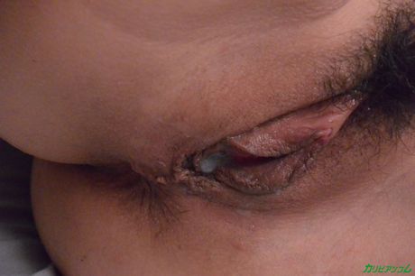 Asiatisk sød Risa Mizuki får sin twat fyldt med en dildo