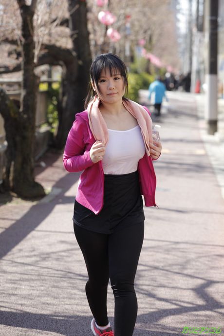 Asian Milf Shizuku Hutaba gets her pussy creampied after a hardcore workout