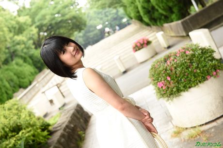 Mari Koizumi 是個喜歡被支配者幹的日本女孩