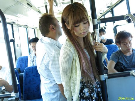 亞洲美女 Marin Yuuki 被繼父猛幹