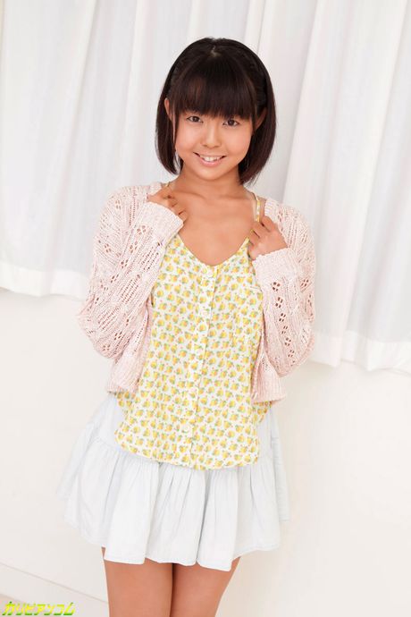 苗條的亞洲寶貝 Tomoyo Isumi 的陰部被操了