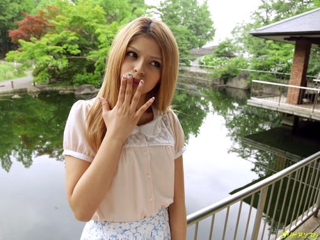 Asian babe Sara Mizuhara gets her twat filled with a dildo