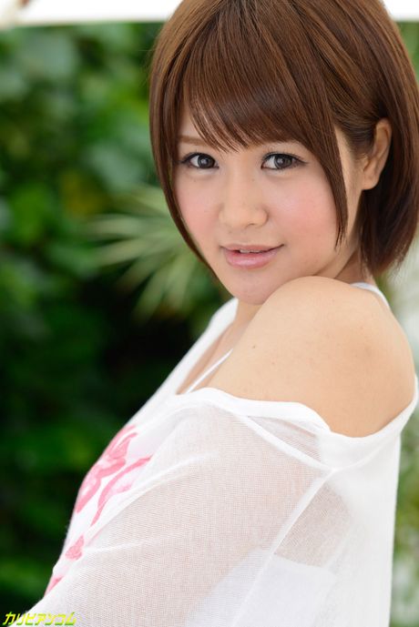 嬌嫩的亞洲少女 Saya Tachibana 的陰部被舔乾淨並被操