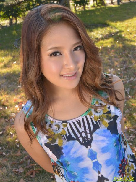 Asiatisk teenager Nana Ninomiya får sin fisse spist ud og kneppet