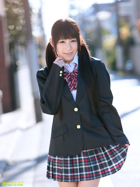 アジアの表紙ガール、小西まりえがディルドでオマンコを突かれる