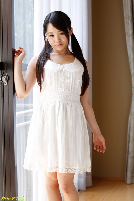 亞洲少女 Risa Omomo 的陰部被舔舐和性交