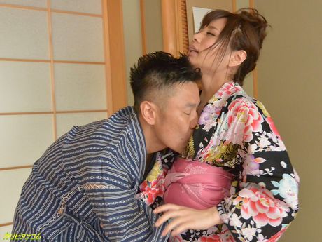 亞洲娃娃 Haruna Kawase 在熱辣三人行後被內射