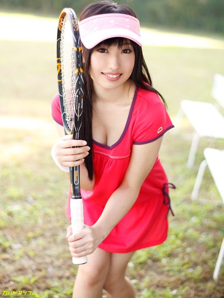 アジア人人形テニスは3Pで彼女の猫を犯される