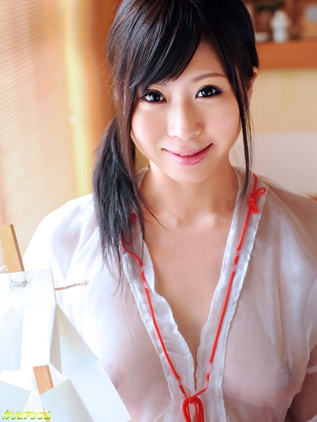 アジア人熟女ゆめそらのがソファでオマンコを舐められチンポを突っ込まれる