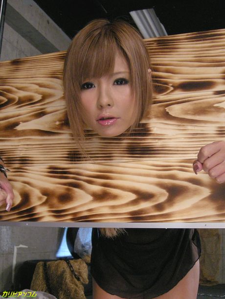 亞洲女學生 Tsubasa Miyashita 的陰部被舔和乾