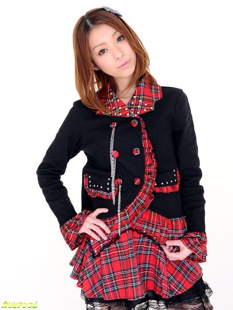 Tynde skolepige Nao Kojima får sin fisse spist ud og kneppet