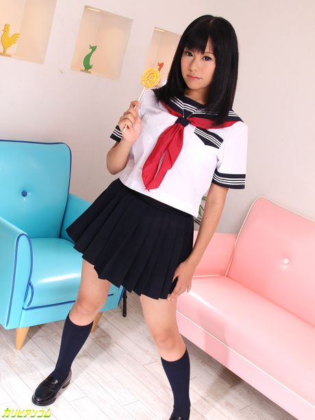 Asiatisk skønhed Aoi Nohara får sin fisse drillet og kneppet af en hvid fyr