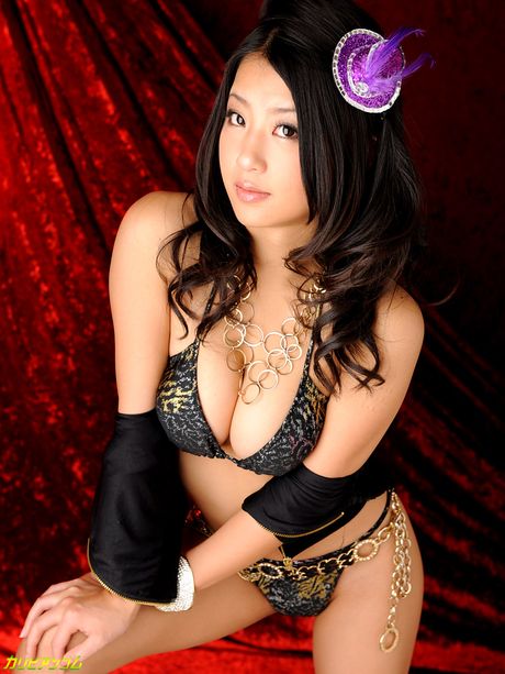 Asiatisk babe Satomi Suzuki får sine store bryster dækket af sæd efter en fuck