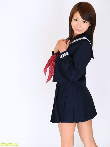 Asiatisk skønhed Yuri Aine får sin fisse boret