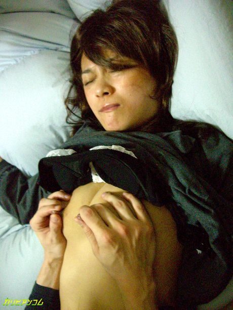 Asiatisk MILF Amber Dawn får sin fisse kneppet af en liderlig fyr