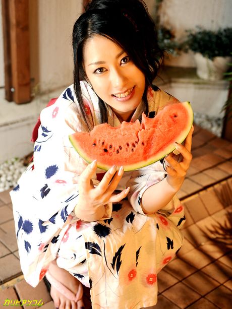 Asiatisk sød Kyoka Ishiguro får sin behårede fisse boret hardcore