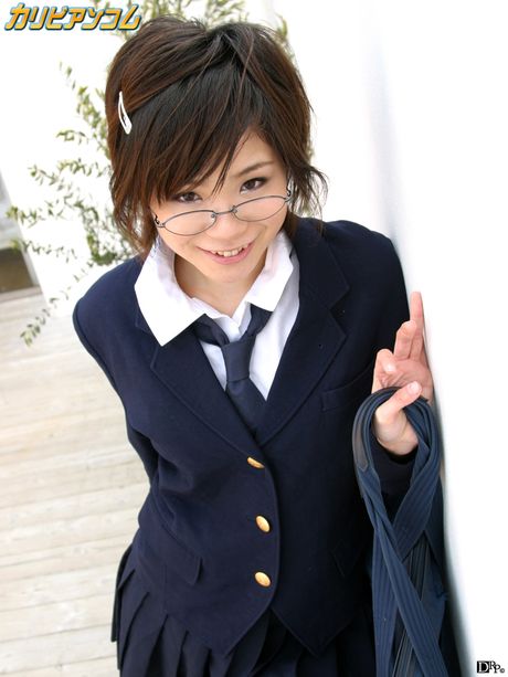 Nørdet asiatisk babe Mayu Yamaguchi stripper og får sin twat boret