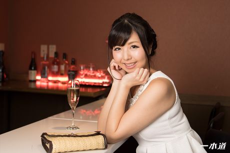 亞洲寶貝 Ai Misaki 在口交後陰道被雞巴塞滿