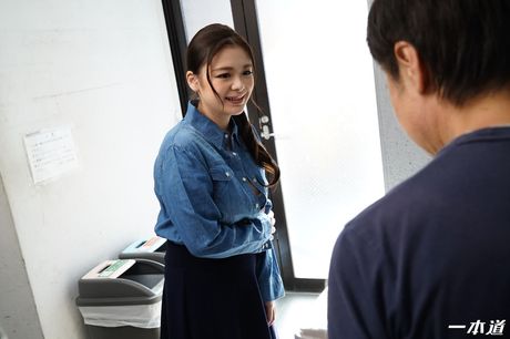 Asian teen Rina Kawamura gets her twat licked out and dicked