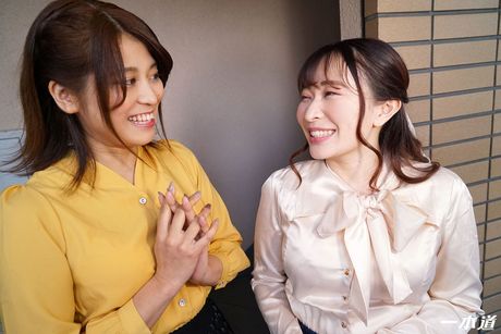 Asiatiske Milfs Ema Kato og Miyu Morita bliver creampied under en trekant