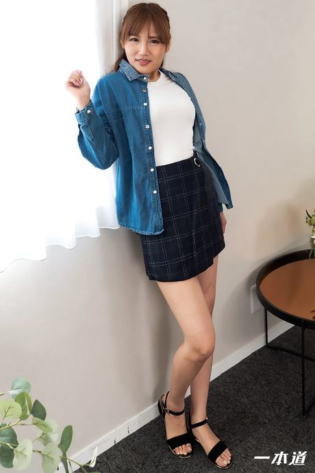 Asian doll Mai Hazuki gets her pussy creampied after a fuck