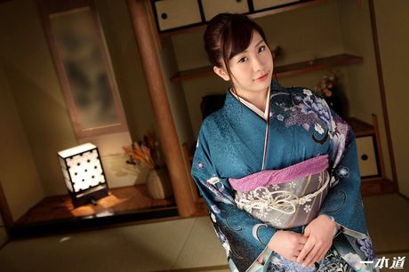 Asiatisk pige Ayane Sakurai får sin fisse creampied efter et varmt fuck