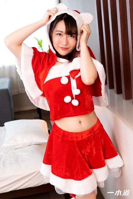 亞洲美女森田美優展示她迷人的乳房並揉搓她的陰蒂