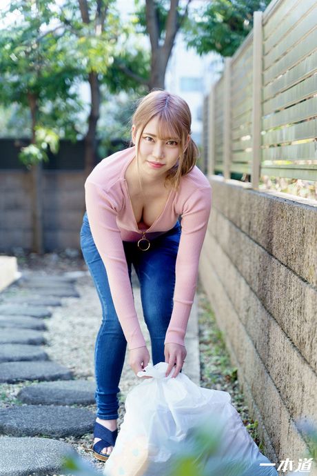 Pretty Asian MILF Yui Kisaragi gets her twat stuffed with a dick