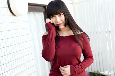 アジアの可愛い白石綾乃がバスルームでオマンコを舐められチンポを突っ込まれる