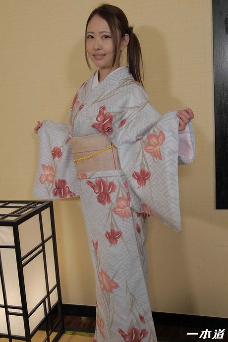 Asian covergirl Nanako Asahina gets banged after a tea party