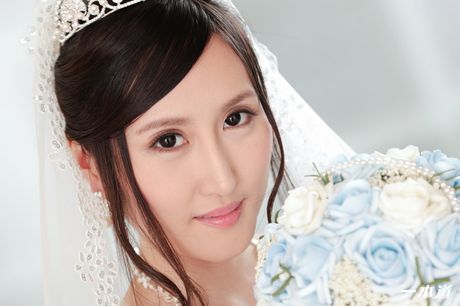 Bikini-klædt asiatisk babe Angelia Mizuki får sin fisse slikket