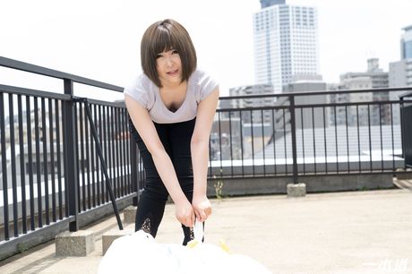 亞洲熟女海咲奈美清晨被雞雞塞滿陰道