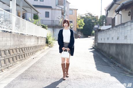 Asian girl Maria Shiraki has sex on a chair with her man friend