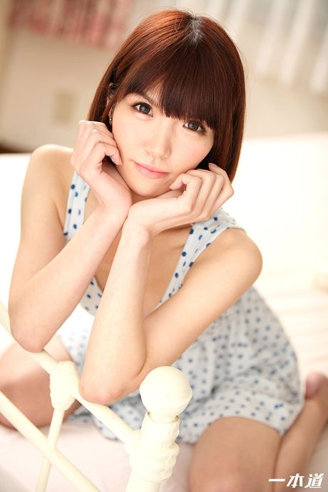 亞洲封面女郎 Marin Iroha 在陰道性交後被內射