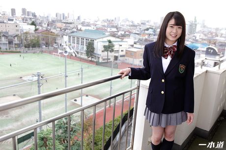 女學生 Runa Mizuki 在一次激烈的性愛後被內射