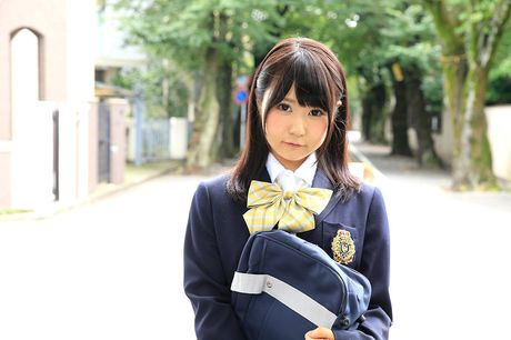 アジアンドールの桃希はバスルームで彼女の猫を舐められ、掘られる