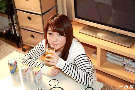 Asiatisk babe Miyu Konno får sin fisse spist ud og kneppet