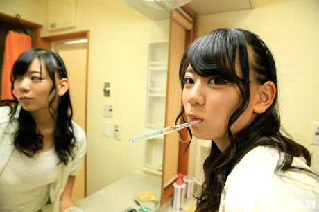 Asiatisk babe Makoto Shiraishi får sin fisse spist ud og dicked