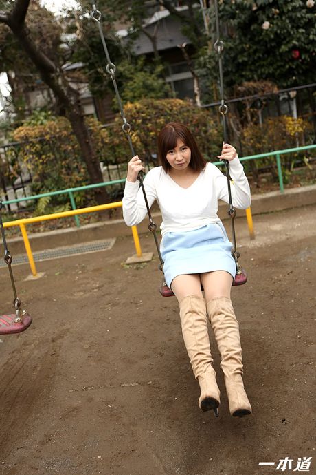 亞洲美女 Mari Tashiro 在一次火熱的性愛後被內射